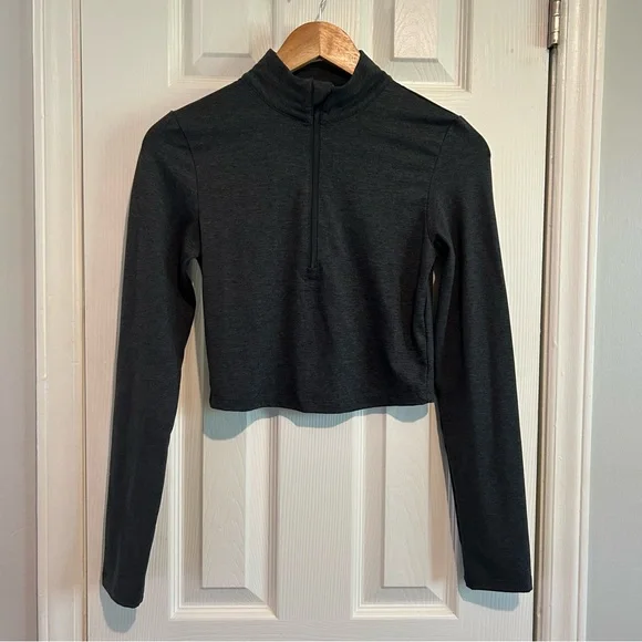 IVL Cropped Half Zip in Grey - Size Small - Picture 8 of 9